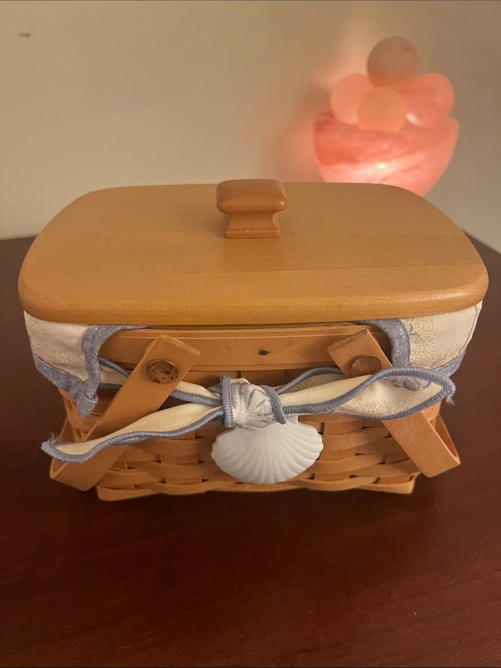 Longaberger Market Basket with Seashell Liner and White Seashell Tie On Pendant